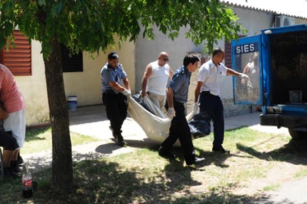 Un hombre fue asesinado a balazos al atender la puerta de su casa en barrio Sagrada Familia