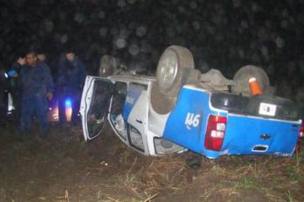 Dos policías heridos al volcar un móvil en Recreo Norte