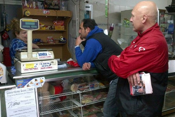 Hernán Camusso de recorrida por el Barrio Jardín