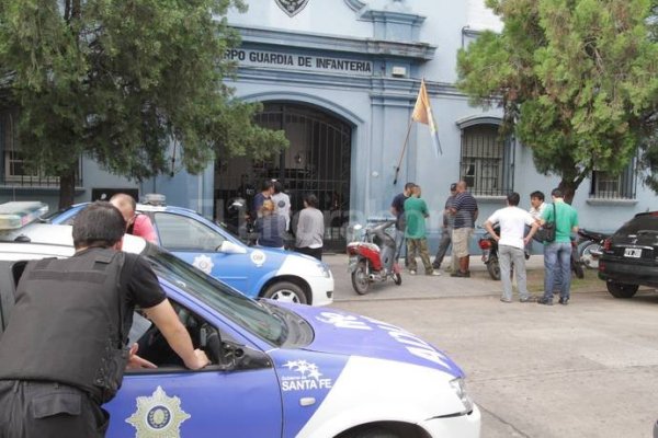 Santa Fe: Garantizan la seguridad pese a una manifestación frente a la Jefatura