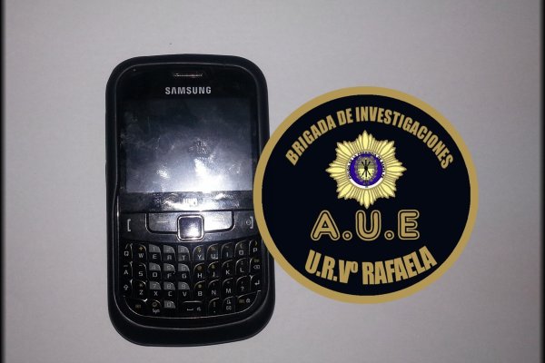 Arrestan a un joven que robó un celular