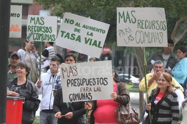 Movilización de jefes comunales del PJ frente a Casa de Gobierno