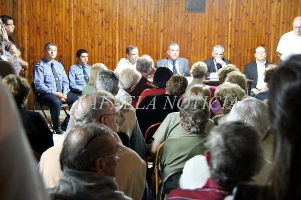 Vecinos del Bo. Sarmiento se reunieron con las autoridades policiales por la inseguridad