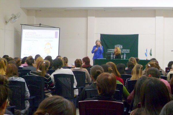 UCES: Charla de nutrición infantil más de 120 participantes