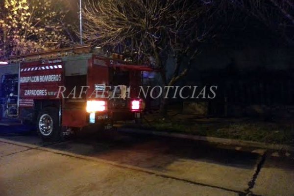 En una dudosa situación se incendia una vivienda