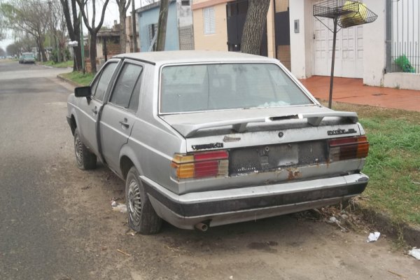 Secuestran auto abandonado