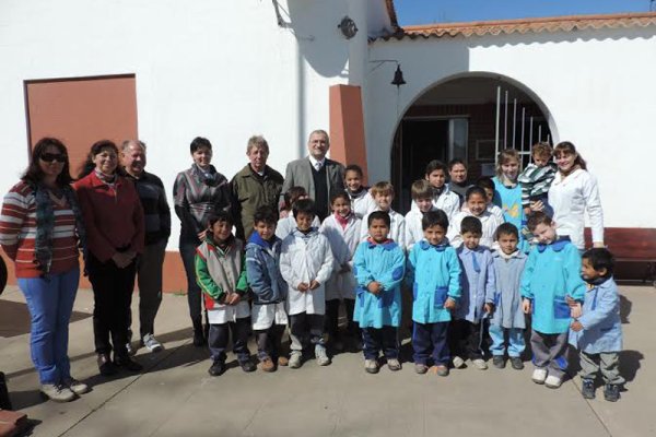 Calvo visita escuelas rurales