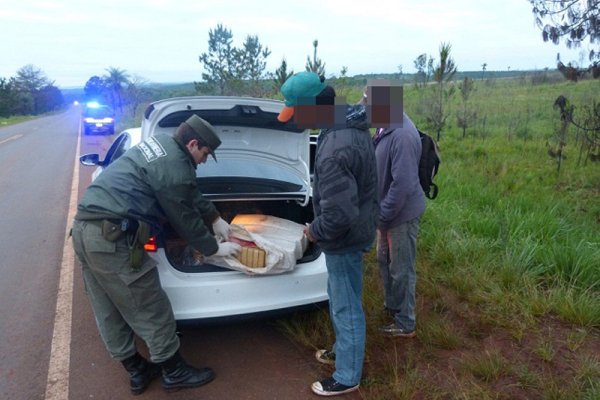 Gendarmería incautó más de 430 kilos de marihuana y 2 kilos de cocaína. Hay un detenido