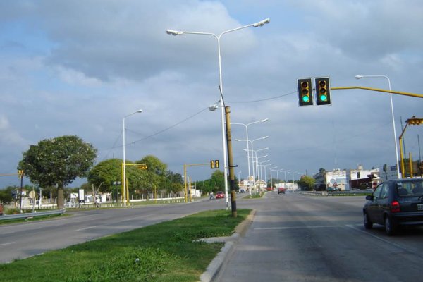 Dos camiones habrían atravesado  semáforos en rojo provocando  accidentes