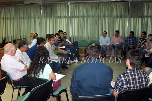 Fructífero debate entre jóvenes y concejales sobre nocturnidad