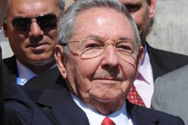 Para Raúl Castro, queda una lucha "larga y difícil" hasta el fin del bloqueo