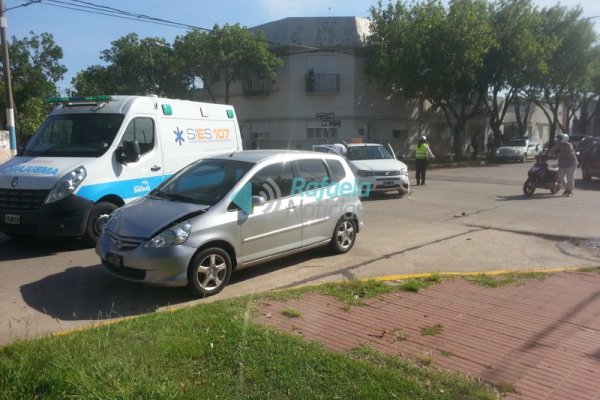 Accidente de tránsito entre dos autos