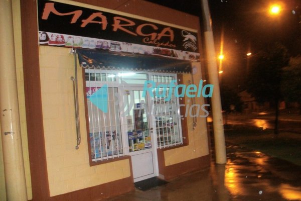 Roban una zapatería a mano armada