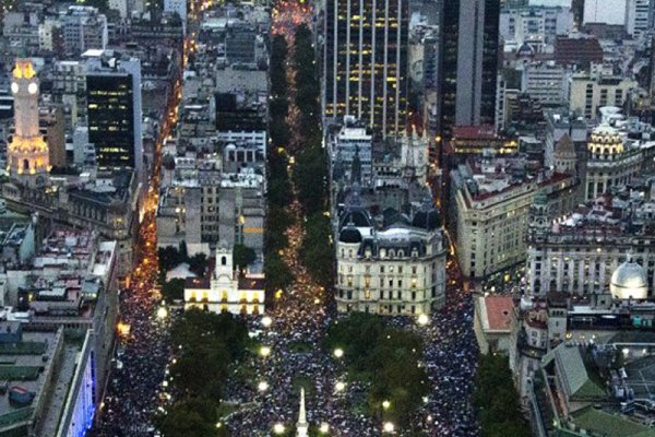 Una multitud marchó a la Plaza de Mayo para homenajear a Nisman y pedir justicia