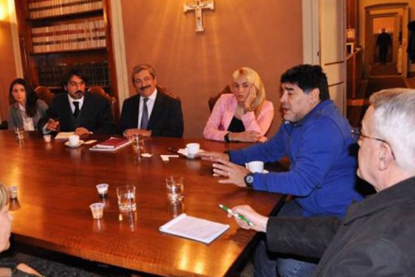 Maradona visitó el Vaticano para organizar el partido por la paz