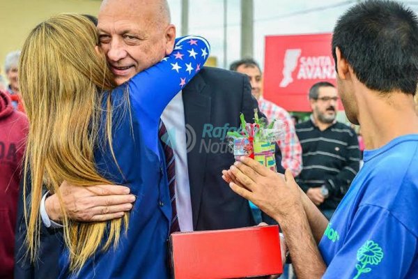 Bonfatti inauguró 98 viviendas para docentes en Santa Fe