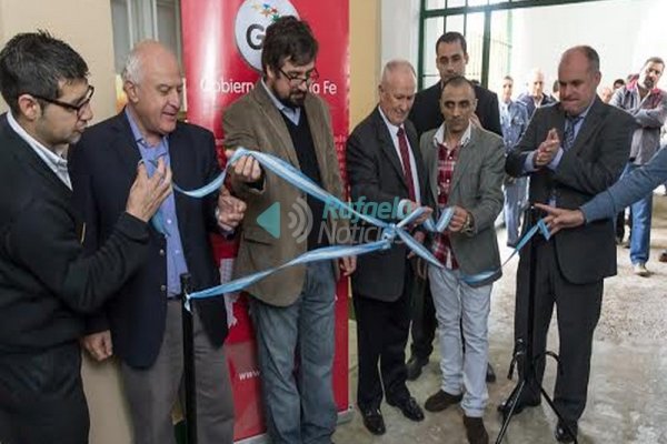 Santa Fe inauguró la primera radio extramuros del país en la cárcel de Coronda