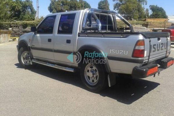 Roban una camioneta que estaba estacionada frente a una vivienda