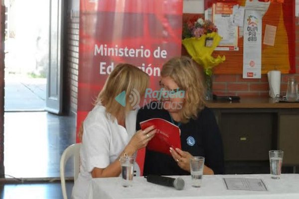 Balagué entregó aportes a la escuela primaria Nº 398 de María Juana