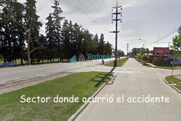 Chocó a una joven en moto y la dejó tirada