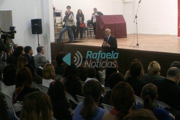 Nueva carrera y entrega de aportes para el Instituto del Profesorado