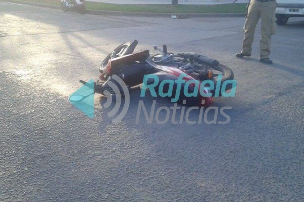 Accidente entre moto y camioneta