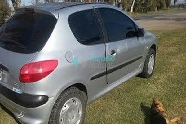 En eficaz labor efectivos de la Comisaría N° 13 recuperan Peugeot robado