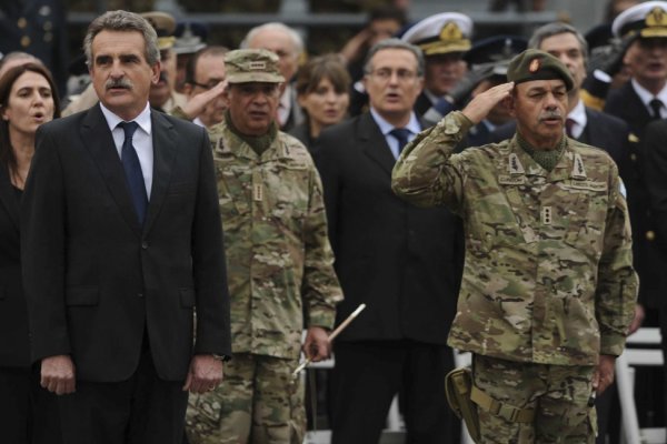 Tras el retiro de Milani, el Gobierno le tomó juramento al nuevo jefe del Ejército