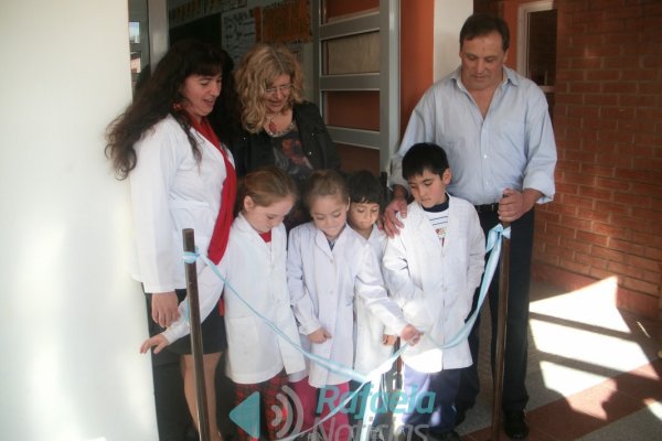 Se inauguró un aula en la escuela Languier