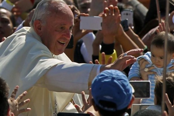 Es incesante el cruce de argentinos a Paraguay para ver al Papa