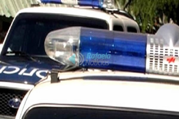 Volcó con una camioneta robada y fue detenido