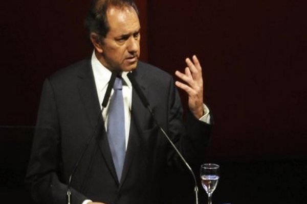 Scioli llegó al país y dictará la emergencia hídrica en la Provincia de Buenos Aires