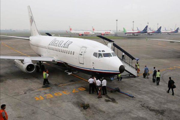 El Avión indonesio se estrelló contra una montaña