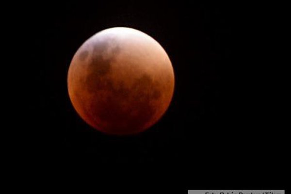 Millones de argentinos pudieron ver la Luna roja