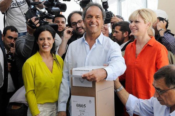 Votó Daniel Scioli: "Tengo mucha confianza desde la razón y el corazón"