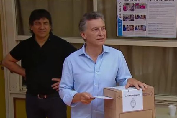 Macri, al emitir su voto: "Mañana comienza una nueva etapa en la Argentina"