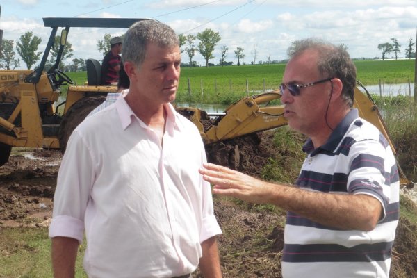 El diputado Omar Martínez y el presidente comunal de María Juana, Amadeo Bazzoni