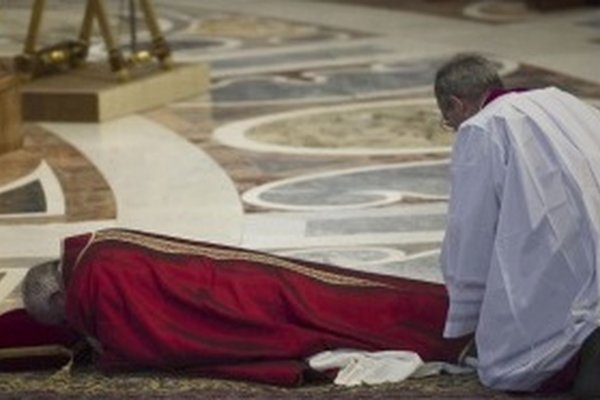 Antes del Vía Crucis, el Papa rezó "por la misericordia, opuesta a la venganza"