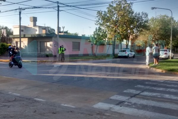 Comenzaron los accidentes: choque entre moto y auto