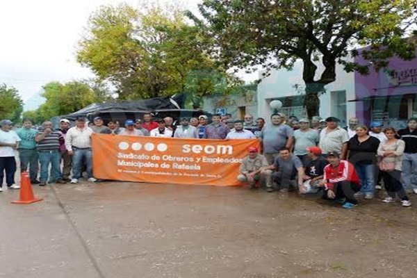 El SEOM acompaña a los trabajadores de la municipalidad de Las Rosas