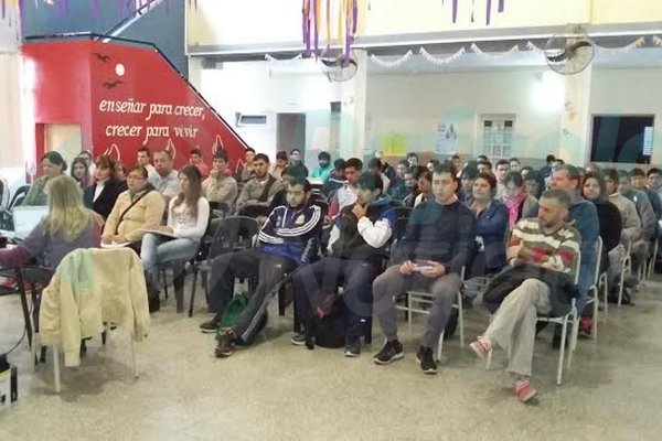 Vuelvo  Estudiar avanza: un numeroso grupo de estudiantes inicio su cursado