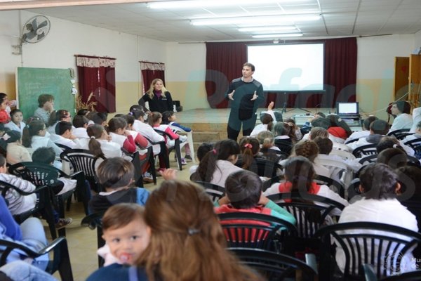 Participación masiva de la escuela Don Tomás en la charla de educación vial