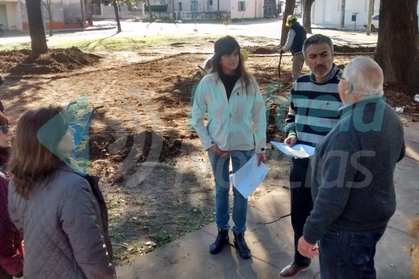 Funcionarios Municipales recorren las remodelaciones de la Plaza de la Paz