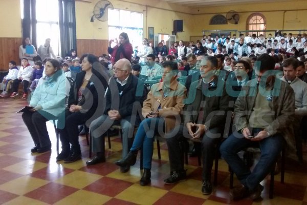 El Instituto  Belgraniano del Litoral entregó distintos elementos a la Escuela "Domingo Faustino Sarmiento"