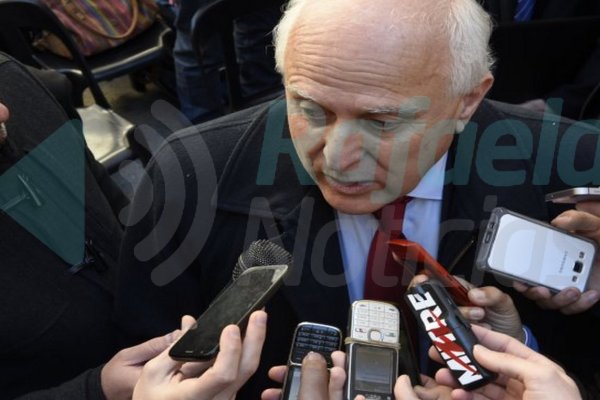 Lifschitz encabeza una misión a California