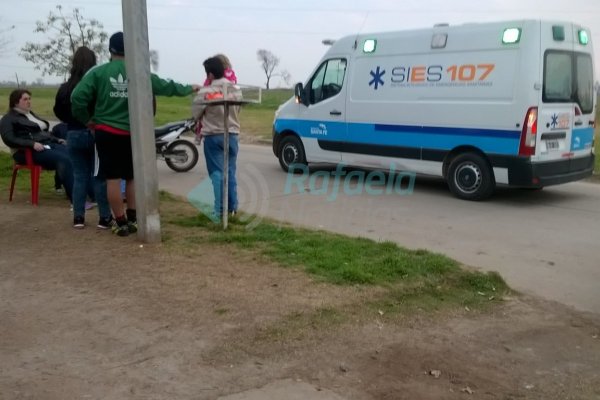 Rompió un cartel de un comercio porque lo pararon en un control