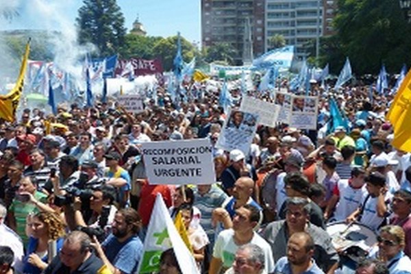 El SEOM presente en multitudinaria manifestación de municipales