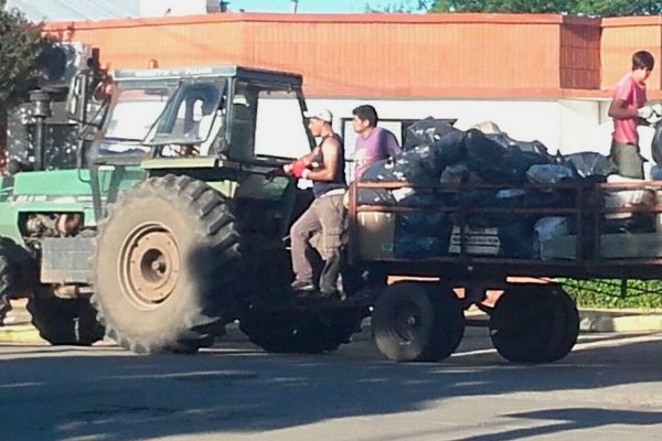 El Intendente Lattanzi con vehículos de familiares y con trabajadores precarizados recolectó la basura