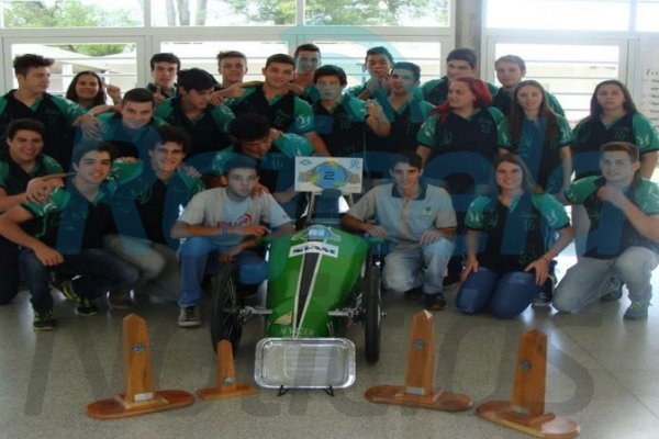 Reconocimiento para la escuela Técnica de San Vicente por  el Campeonato Nacional de Autos Ecológicos