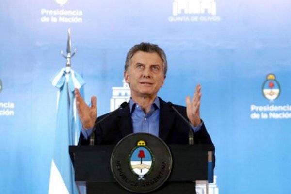 Macri firmó el decreto que exime de Ganancias al medio aguinaldo de diciembre